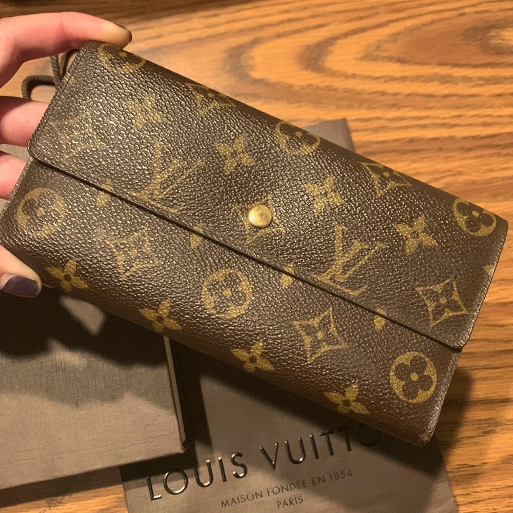 Louis Vuitton Porte Tresor International tri-fold wallet. Monogram canvas.